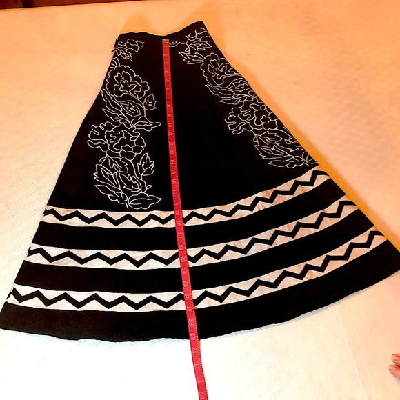 1X Black & White circle skirt - Picture 2 of 8